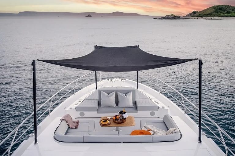 Yacht Charter8.jpg 768x511