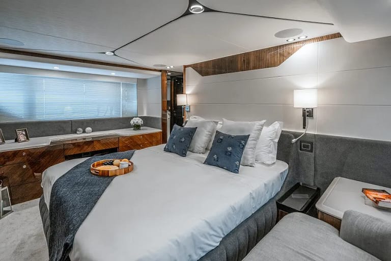 Yacht Charter 2.jpg 768x512