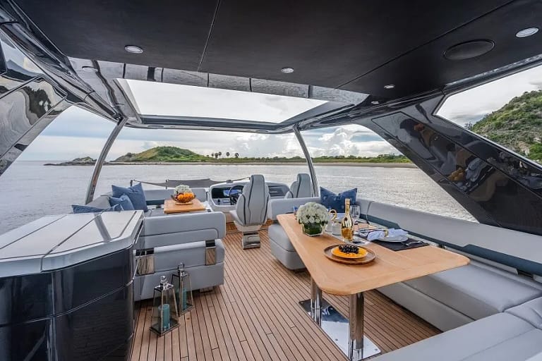 Yacht Charter7.jpg 768x512